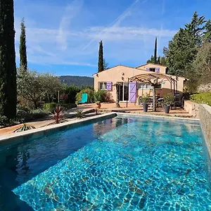  Hébergement de vacances Aux Trois Cypres En Provence